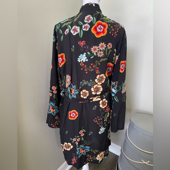 Johnny Was Evelyn floral Robe %100 silk - Picture 5 of 14
